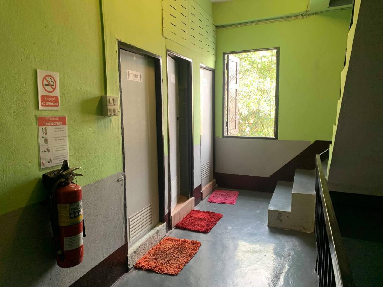 J Giant Hostel Chiang Mai Exterior photo